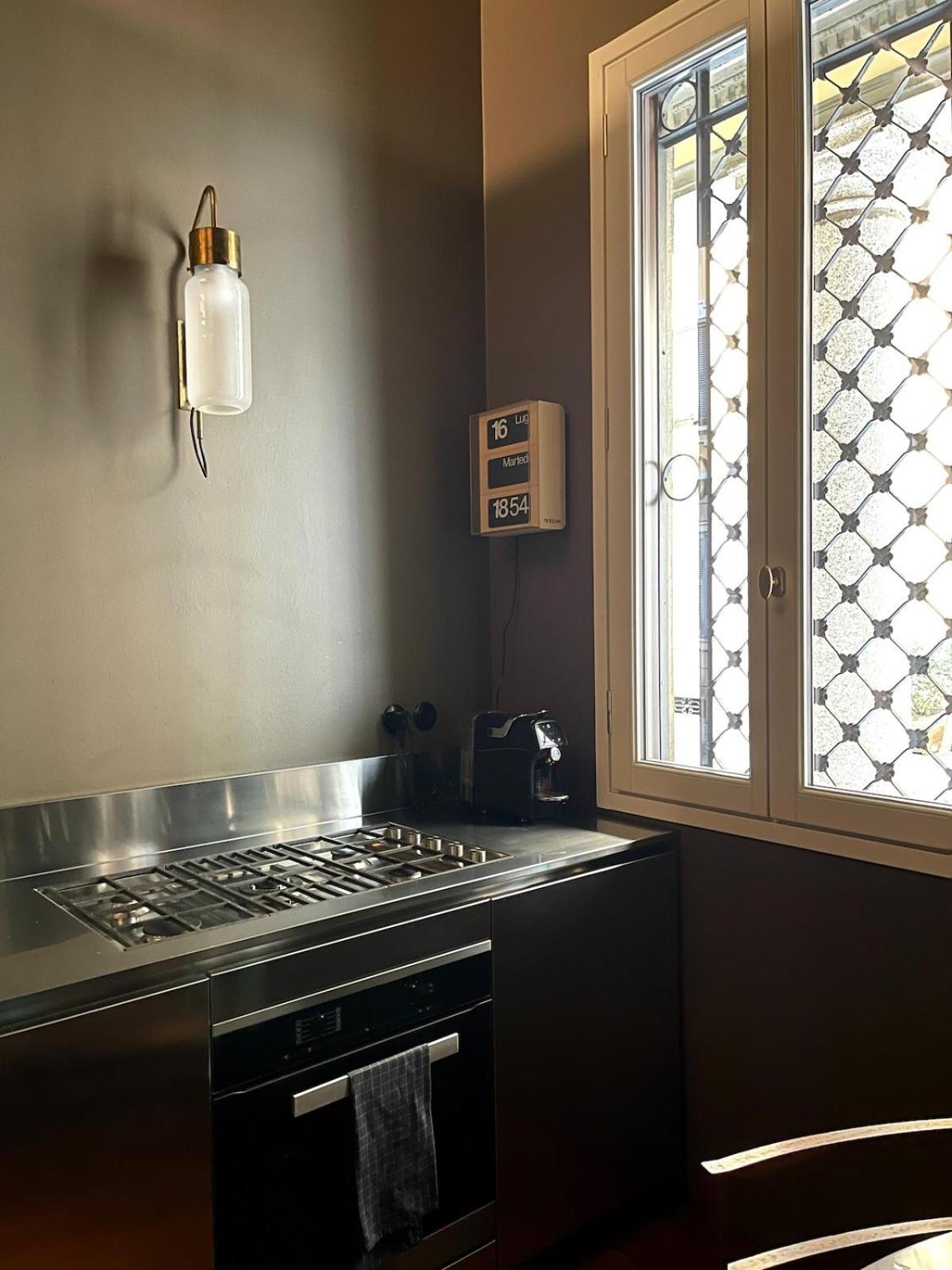 Bright And Quiet 1920's In The Center Apartment Mailand