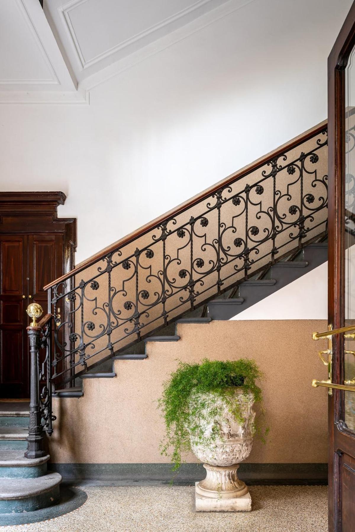 Apartment Elegant 1920s Apartment, Refined & Mailand