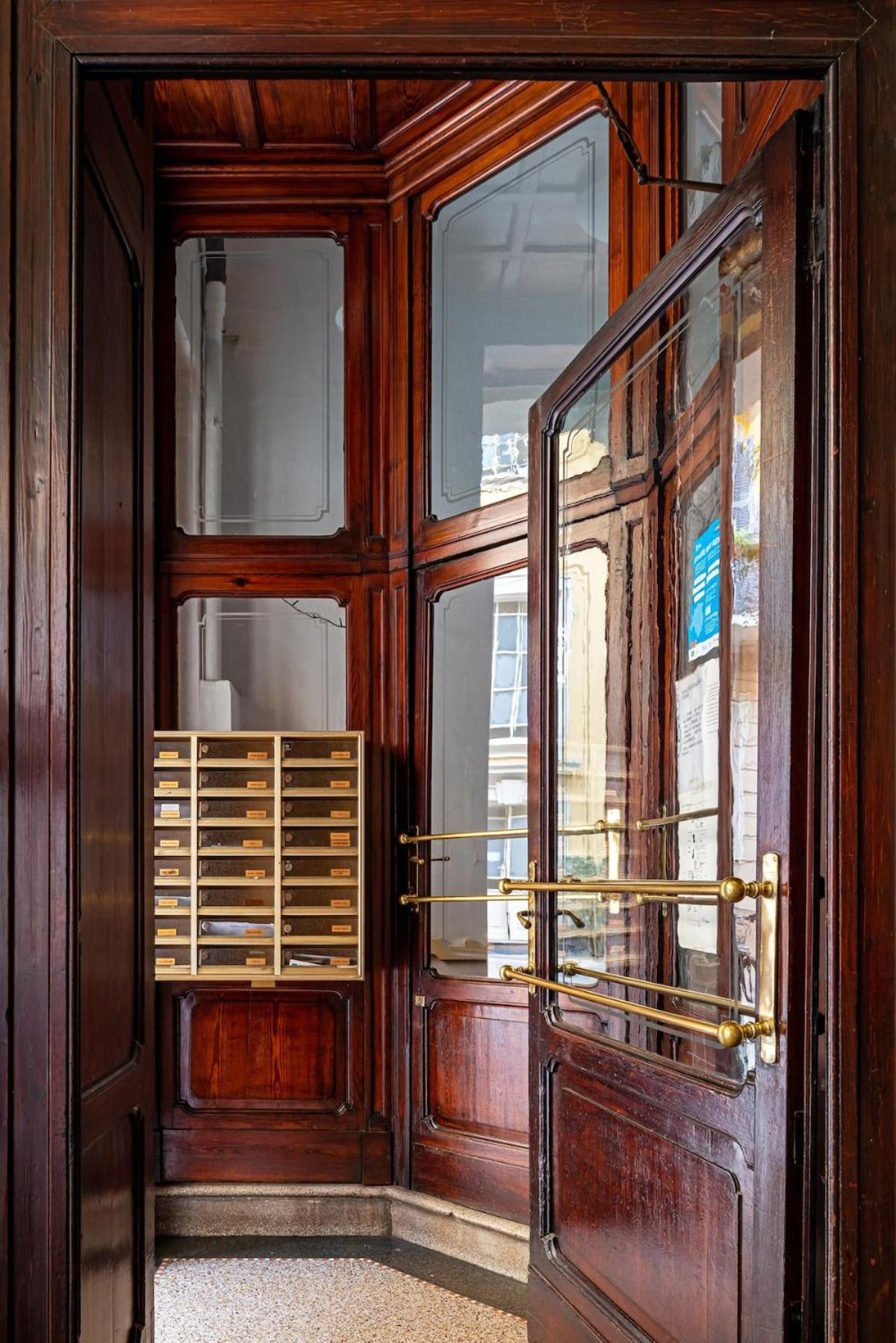 Apartment Elegant 1920s Apartment, Refined & Mailand