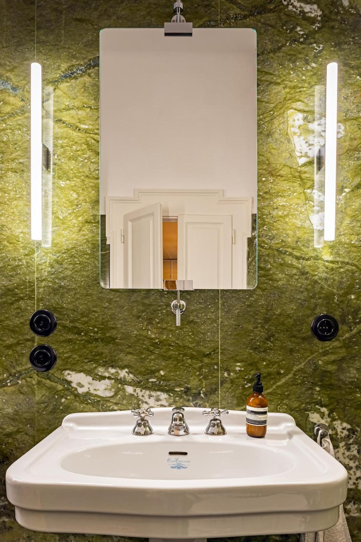 Elegant 1920s Apartment, Refined & Appartamento Milano